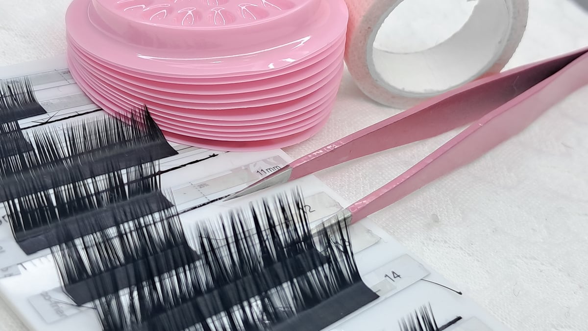 Zana Esenova - Lash Artist